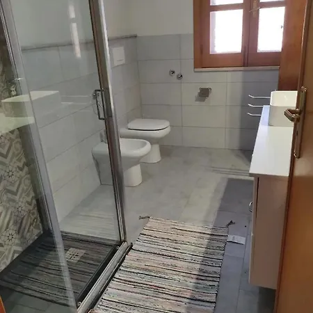 Amanda Casa *